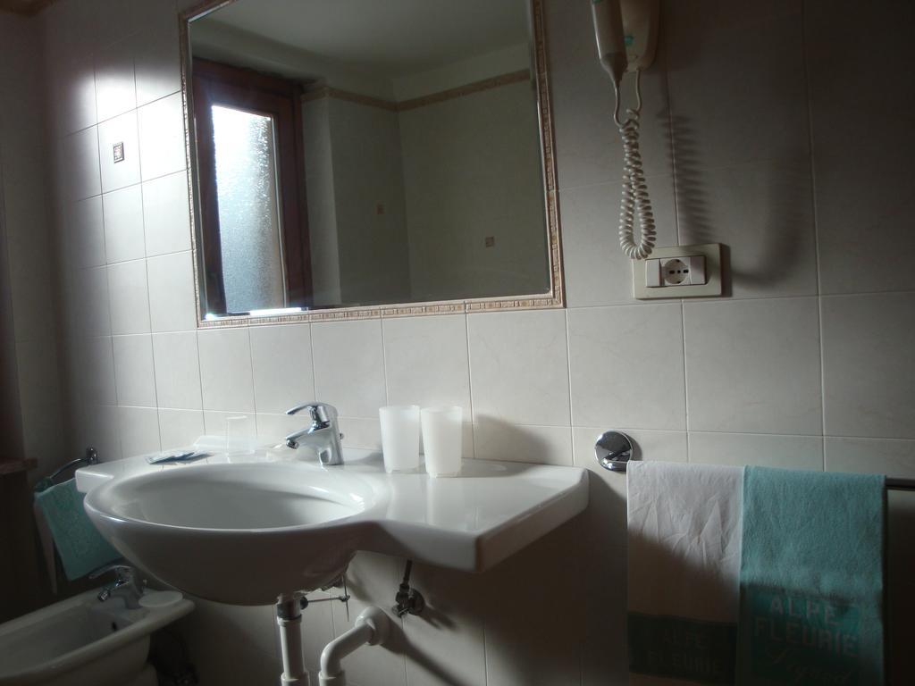 Hotel Alpe Fleurie Champoluc Ngoại thất bức ảnh