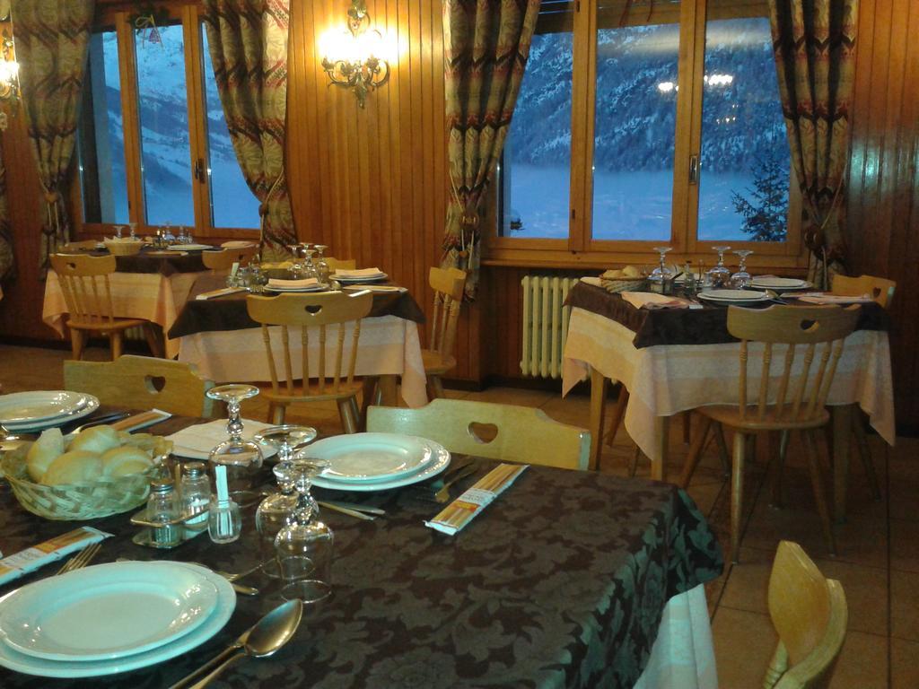 Hotel Alpe Fleurie Champoluc Ngoại thất bức ảnh
